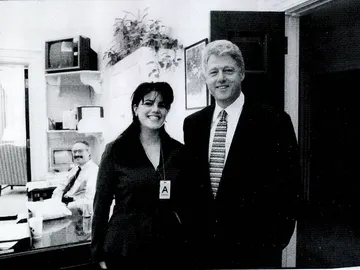 Monica Lewinsky y Bill Clinton en 1998 Monica Lewinsky y Bill Clinton en 1998