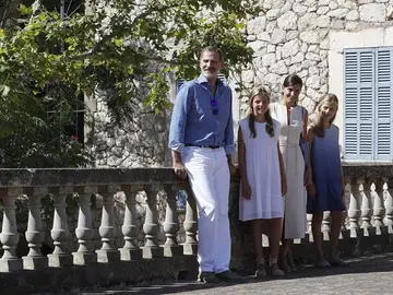 El rey Felipe VI, la reina Letizia, la princesa Leonor (d) y la infanta Sofía El rey Felipe VI, la reina Letizia, la princesa Leonor (d) y la infanta Sofía