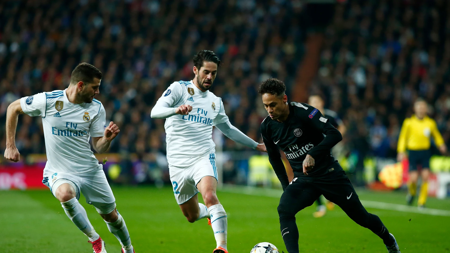Neymar intenta zafarse de Isco y Nacho durante un partido contra el Real Madrid Neymar intenta zafarse de Isco y Nacho durante un partido contra el Real Madrid