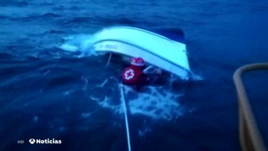 Rescatan a seis niños y tres adultos de una embarcación que se estaba hundiendo en Hondarribia