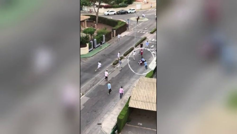Pelea multitudinaria entre un grupo de jóvenes en Campoamor, Alicante