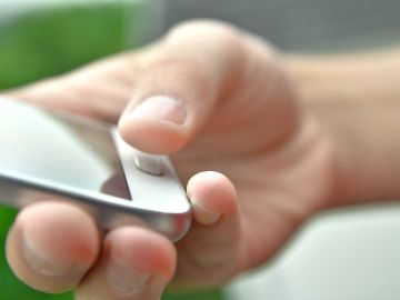 Una interfaz móvil permite programar la liberación de fármacos en cerebro Una interfaz móvil permite programar la liberación de fármacos en cerebro