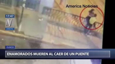 Las impactantes imágenes de una pareja que cae al vacío cuando se besaba en un puente en Perú