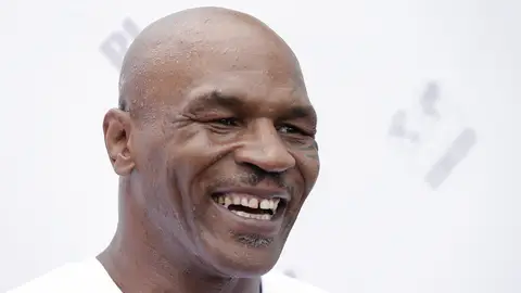 Mike Tyson, sonriente Mike Tyson, sonriente