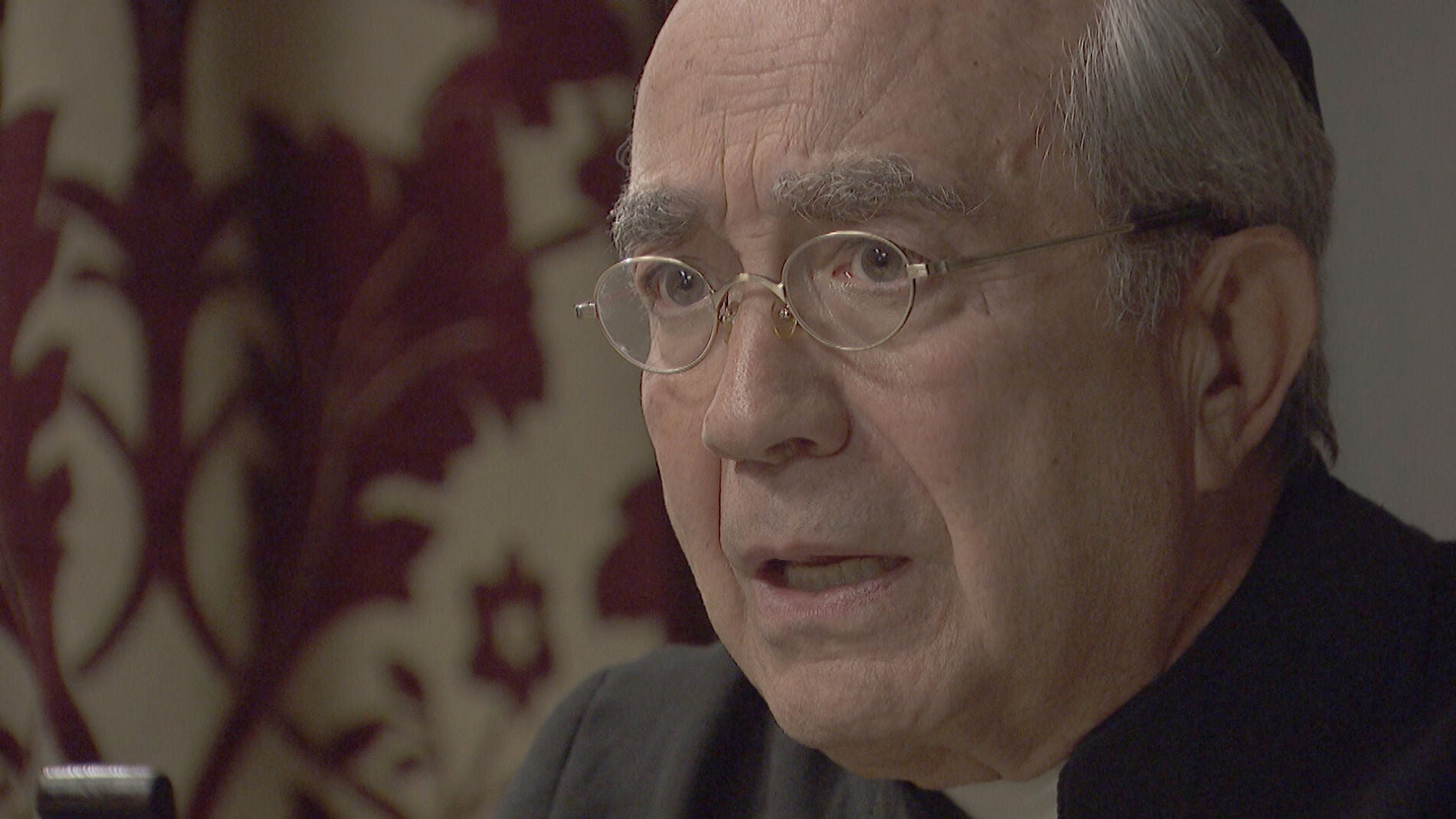 Don Anselmo, impactado por el gran peligro que corre Don Berengario 