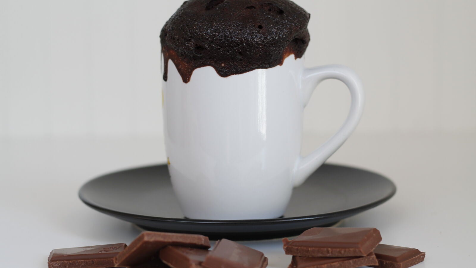 Cómo hacer brownie de chocolate a la taza sin gluten, sin lactosa, sin frutos secos y sin horno 
