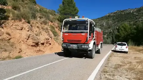 Ocho aeronaves trabajan para extinguir un incendio en Casas Bajas, Valencia Ocho aeronaves trabajan para extinguir un incendio en Casas Bajas, Valencia