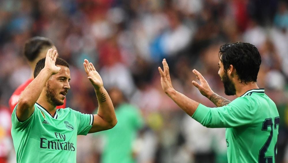 Isco Alarcón y Hazard durante un partido del Real Madrid