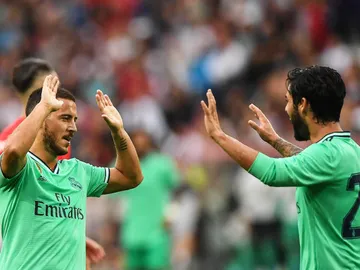 Isco Alarcón y Hazard durante un partido del Real Madrid Isco Alarcón y Hazard durante un partido del Real Madrid