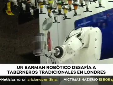Competición entre un 'barman' robótico y unos camareros en un bar de Londres. Competición entre un 'barman' robótico y unos camareros en un bar de Londres.