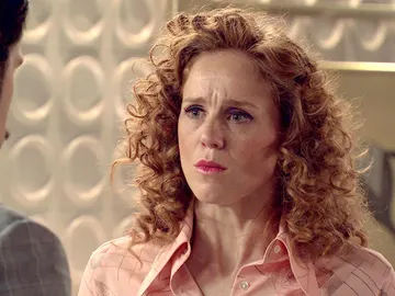 Las palabras de Carlos rompen las ilusiones de Ana Las palabras de Carlos rompen las ilusiones de Ana