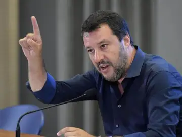 Antena 3 Noticias Fin de Semana (10-08-19) Salvini, sobre los inmigrantes del Open Arms: "Que los lleven a Ibiza y Formentera, así aprovechan y se divierten" Antena 3 Noticias Fin de Semana (10-08-19) Salvini, sobre los inmigrantes del Open Arms: "Que los lleven a Ibiza y Formentera, así aprovechan y se divierten"