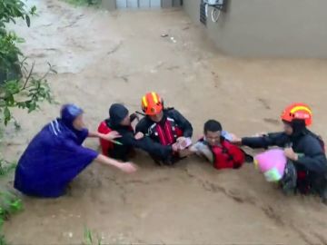 13 muertos, 16 desaparecidos y 70.000 evacuados por el tifón Lekima 13 muertos, 16 desaparecidos y 70.000 evacuados por el tifón Lekima
