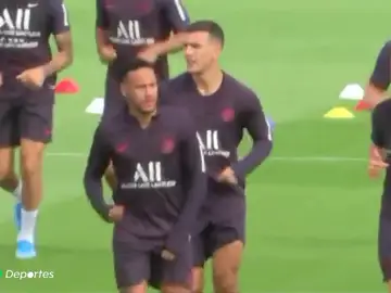 El PSG no convoca a Neymar y Leonardo afirma que su salida está ''más avanzada'' El PSG no convoca a Neymar y Leonardo afirma que su salida está ''más avanzada''