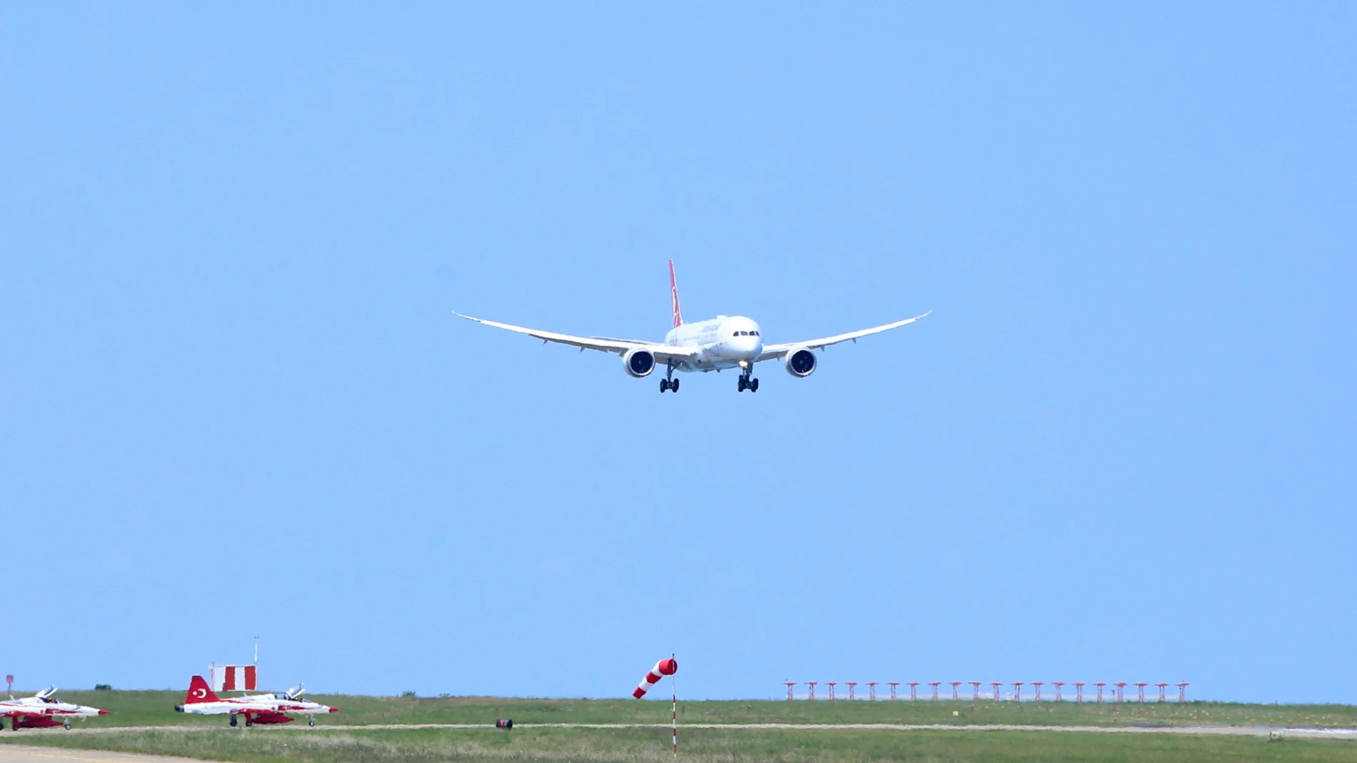 Un Boeing 787, aterrizando Un Boeing 787, aterrizando