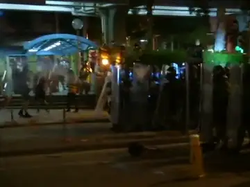 Miles de activistas en favor de la democracia en Hong Kong se enfrentan a la policía Miles de activistas en favor de la democracia en Hong Kong se enfrentan a la policía