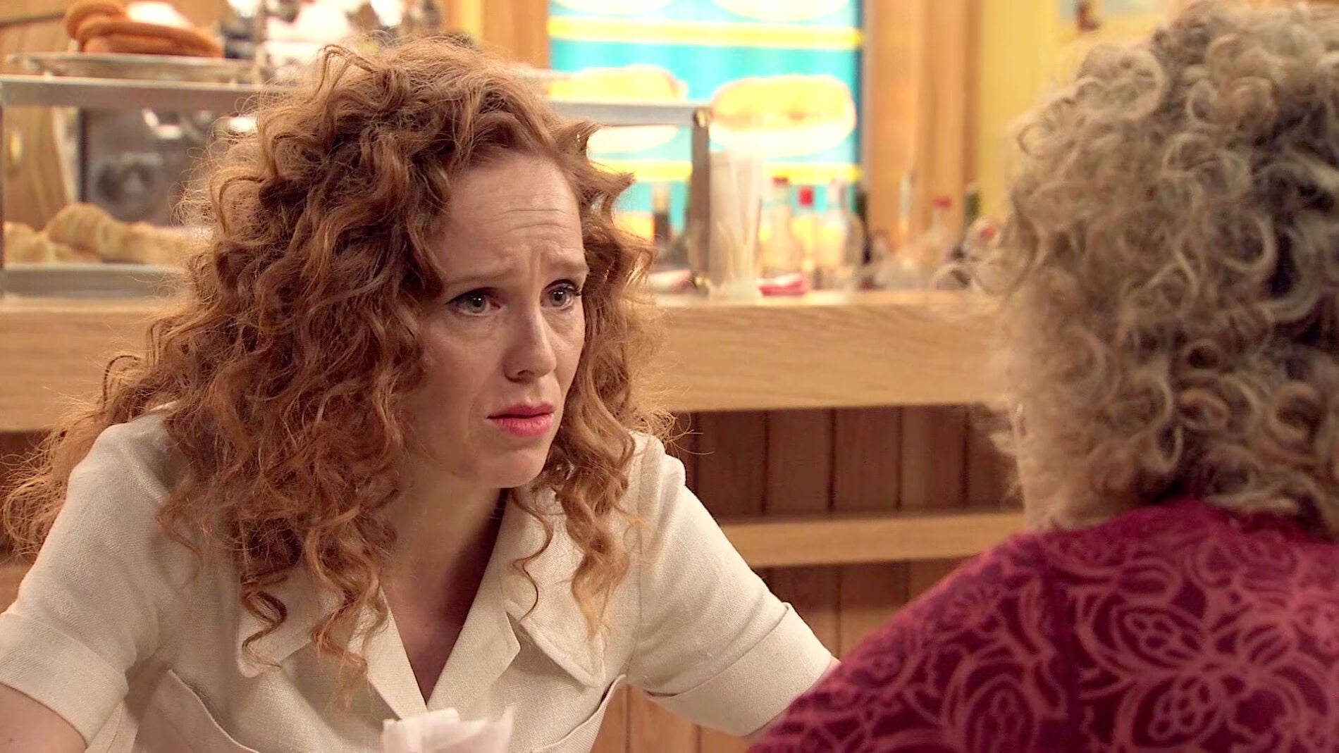 Ana se debate entre luchar por Carlos o comenzar una nueva vida en EEUU