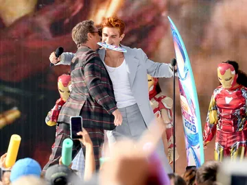 Robert Downey Jr. y KJ Apa en los Teen Choice Awards 2019 Robert Downey Jr. y KJ Apa en los Teen Choice Awards 2019