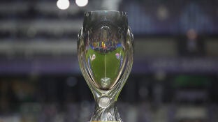 El trofeo de la Supercopa de Europa