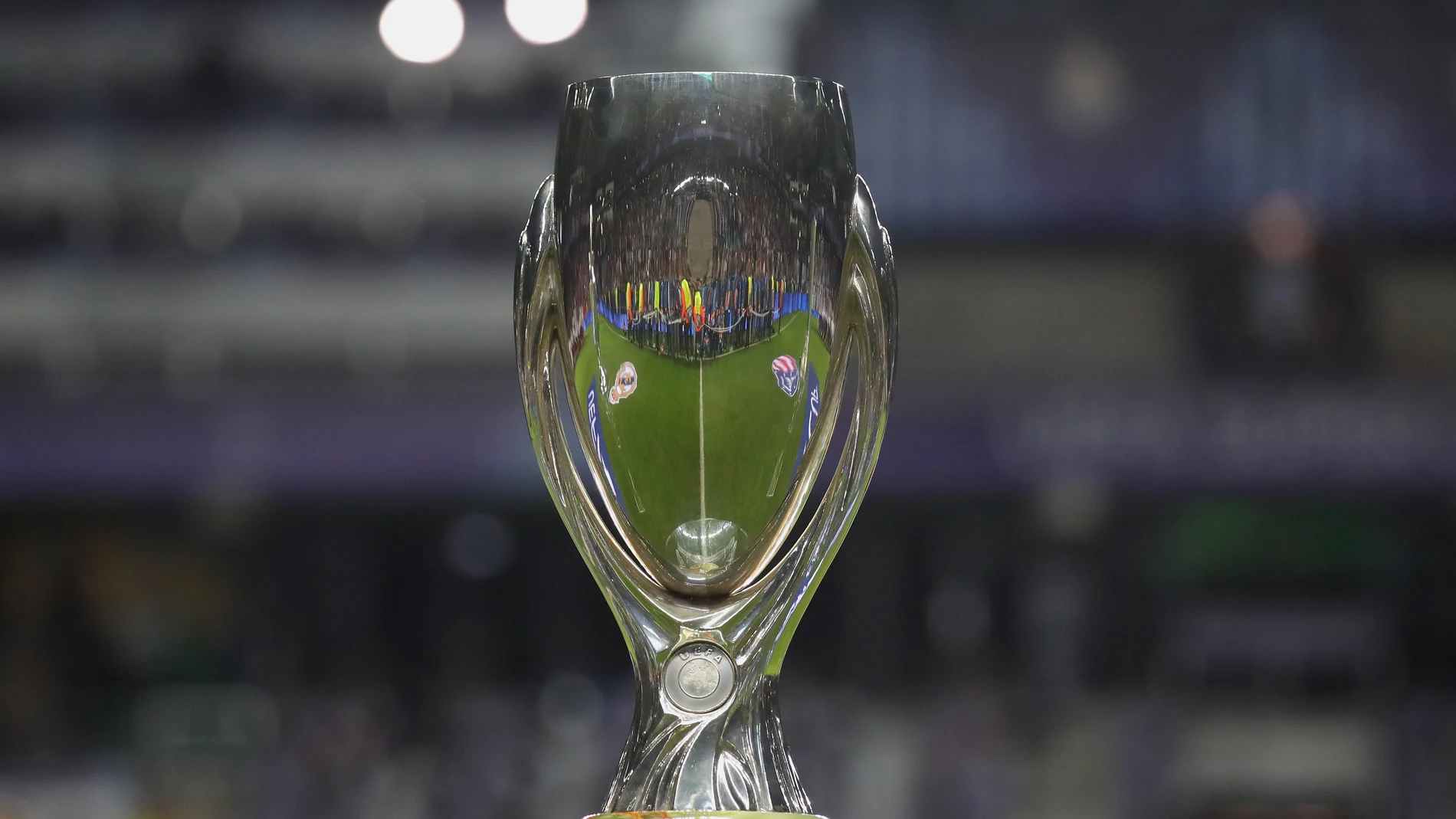 El trofeo de la Supercopa de Europa El trofeo de la Supercopa de Europa