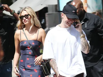 Justin Bieber y Hailey de paseo por West Hollywood Justin Bieber y Hailey de paseo por West Hollywood