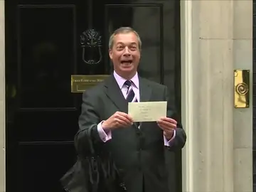 Farage, líder del partido Brexit, carga contra la corona británica Farage, líder del partido Brexit, carga contra la corona británica