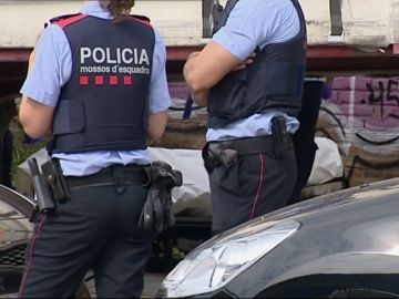 Hallan el cadáver de una mujer de 46 años en una zona poco transitada de Barcelona