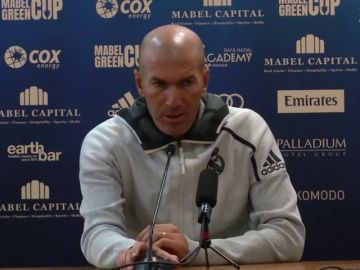 Zidane, sobre James y Bale: "Están inscritos los dos, pero puede pasar cualquier cosa"