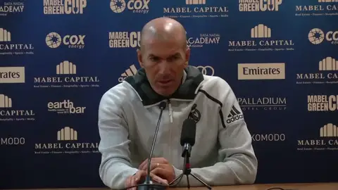 Zidane, sobre James y Bale: "Están inscritos los dos, pero puede pasar cualquier cosa" Zidane, sobre James y Bale: "Están inscritos los dos, pero puede pasar cualquier cosa"