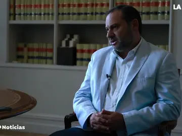 Ábalos espera que Iglesias "no niegue" tres veces a Sánchez Ábalos espera que Iglesias "no niegue" tres veces a Sánchez
