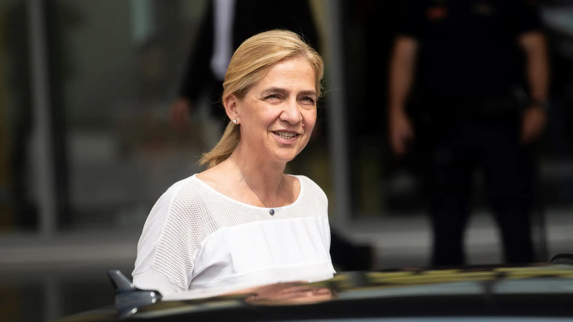 La infanta Cristina a su salida de la clínica Quiron en Pozuelo