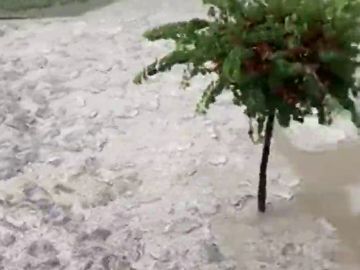 Las intensas lluvias la entrada del Metro de Arganda del Rey en Madrid