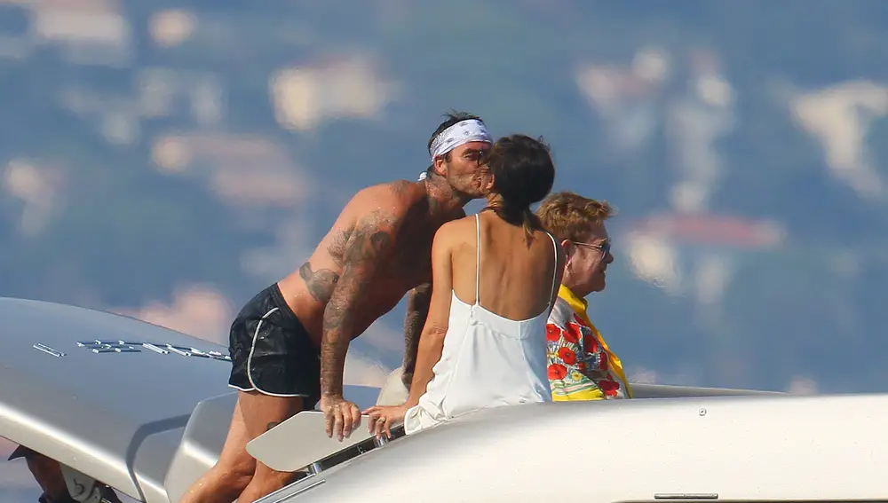 David y Victoria se besan bajo el sol de Cannes 