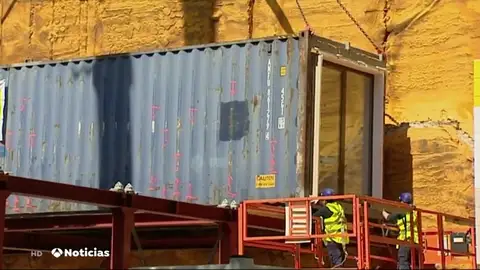 El Ayuntamiento de Barcelona instala los primeros contenedores vivienda El Ayuntamiento de Barcelona instala los primeros contenedores vivienda