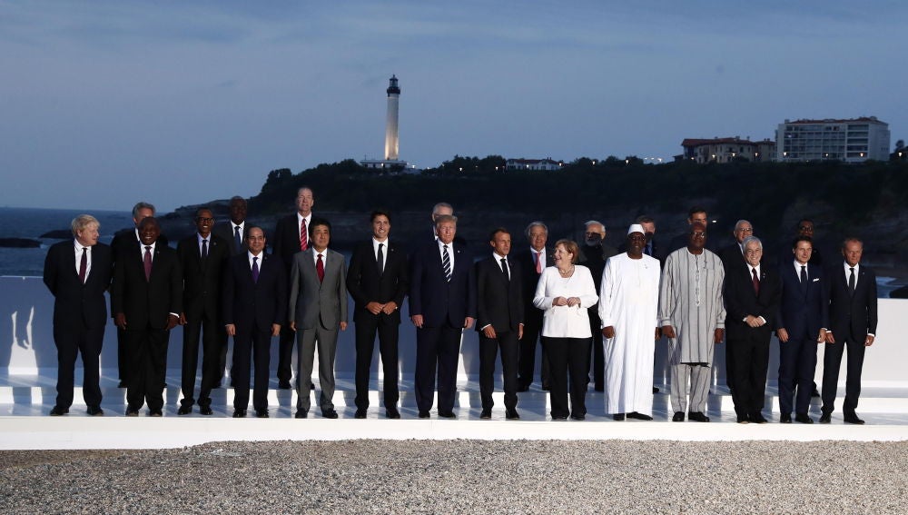 Foto de familia de los mandatarios en el G7 de Biarritz.