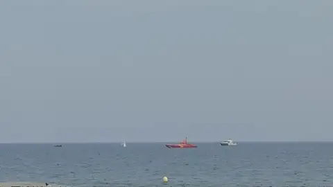 El momento de la explosión de la bomba de la Guerra Civil hallada en Barcelona El momento de la explosión de la bomba de la Guerra Civil hallada en Barcelona