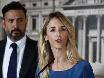 Cayetana Álvarez de Toledo ante los medios Cayetana Álvarez de Toledo ante los medios