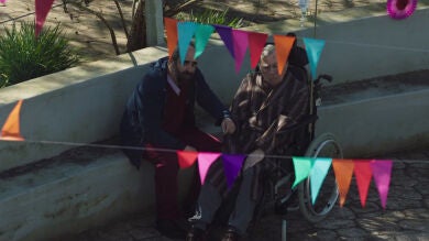 Avance en exclusiva de una escena de 'Quien a hierro mata': La especial relación entre Mario (Luis Tosar) y Antonio Padín