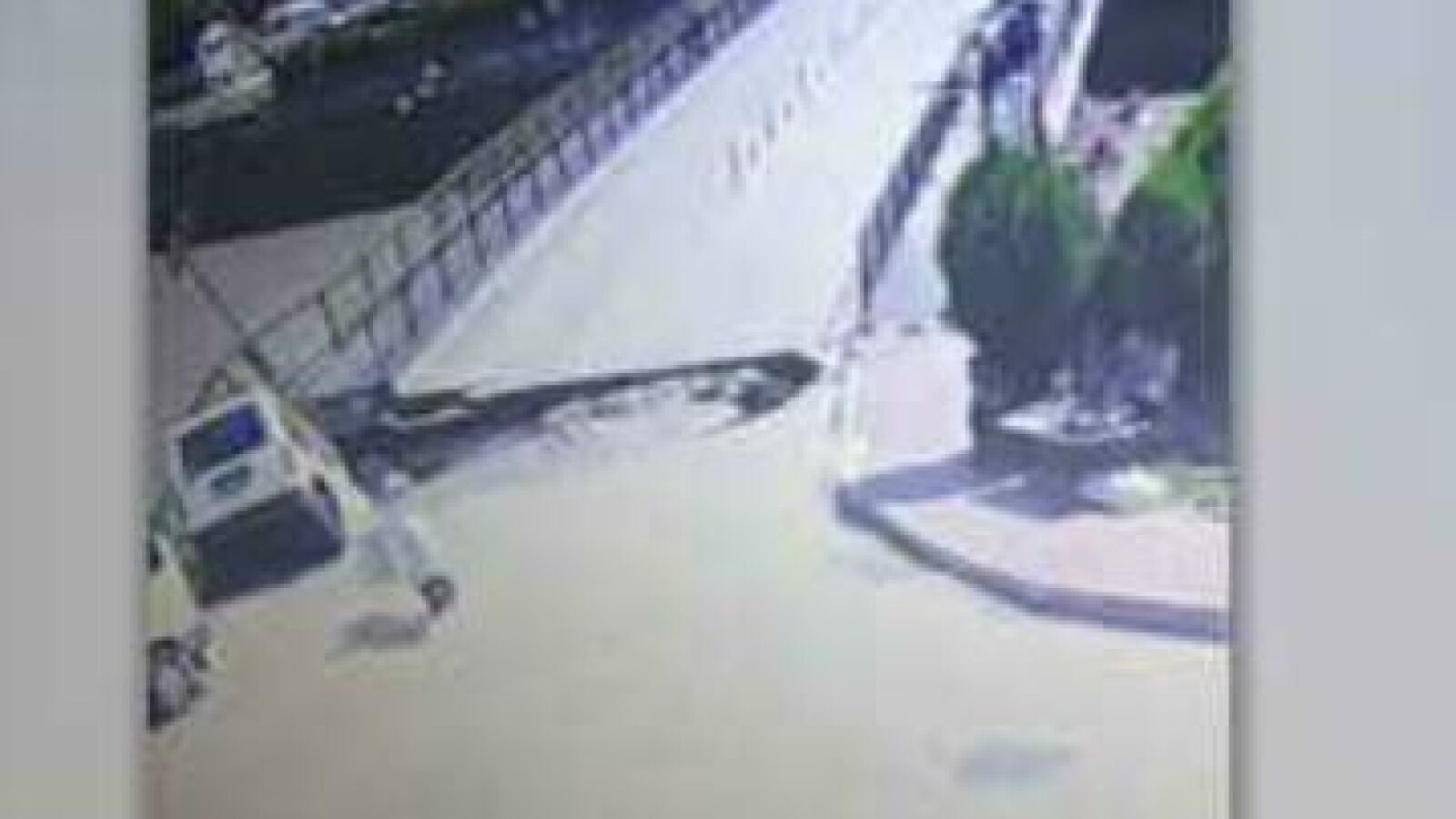 Un puente se hunde y arrastra a dos personas en Turquía
