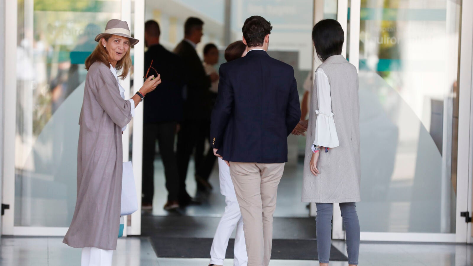 La reacción de la infanta Elena al polémico viaje de sus hijos 