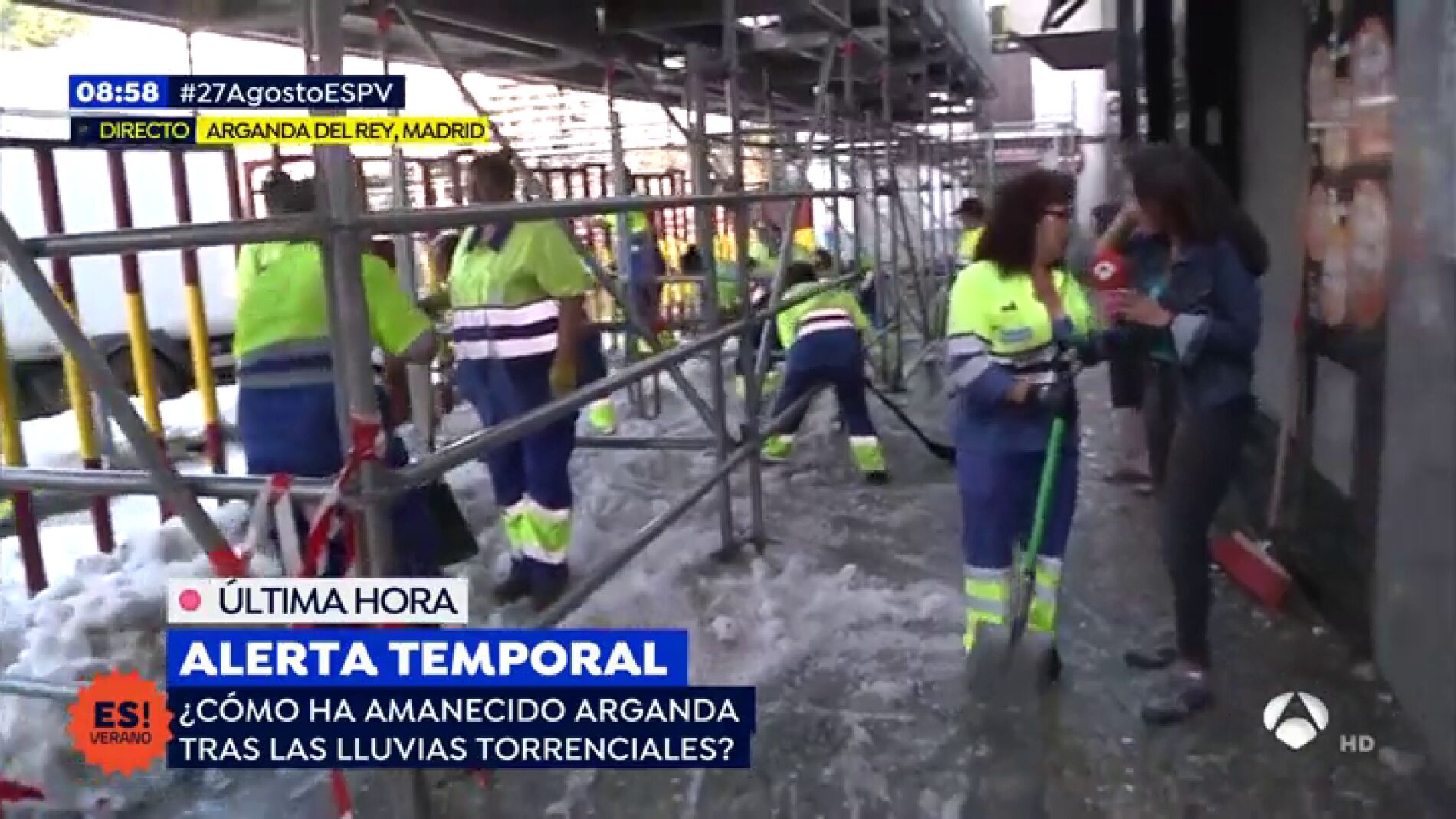 Personal de limpieza trabaja en Arganda del Rey.