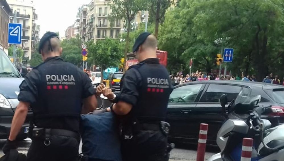Detenidos en dos horas 23 carteristas reincidentes en el metro de Barcelona