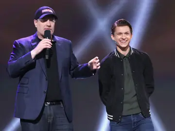 Kevin Feige junto a Tom Holland Kevin Feige junto a Tom Holland