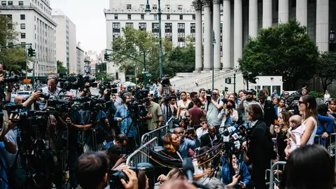 30 víctimas de Epstein cuentan el infierno que vivieron 30 víctimas de Epstein cuentan el infierno que vivieron