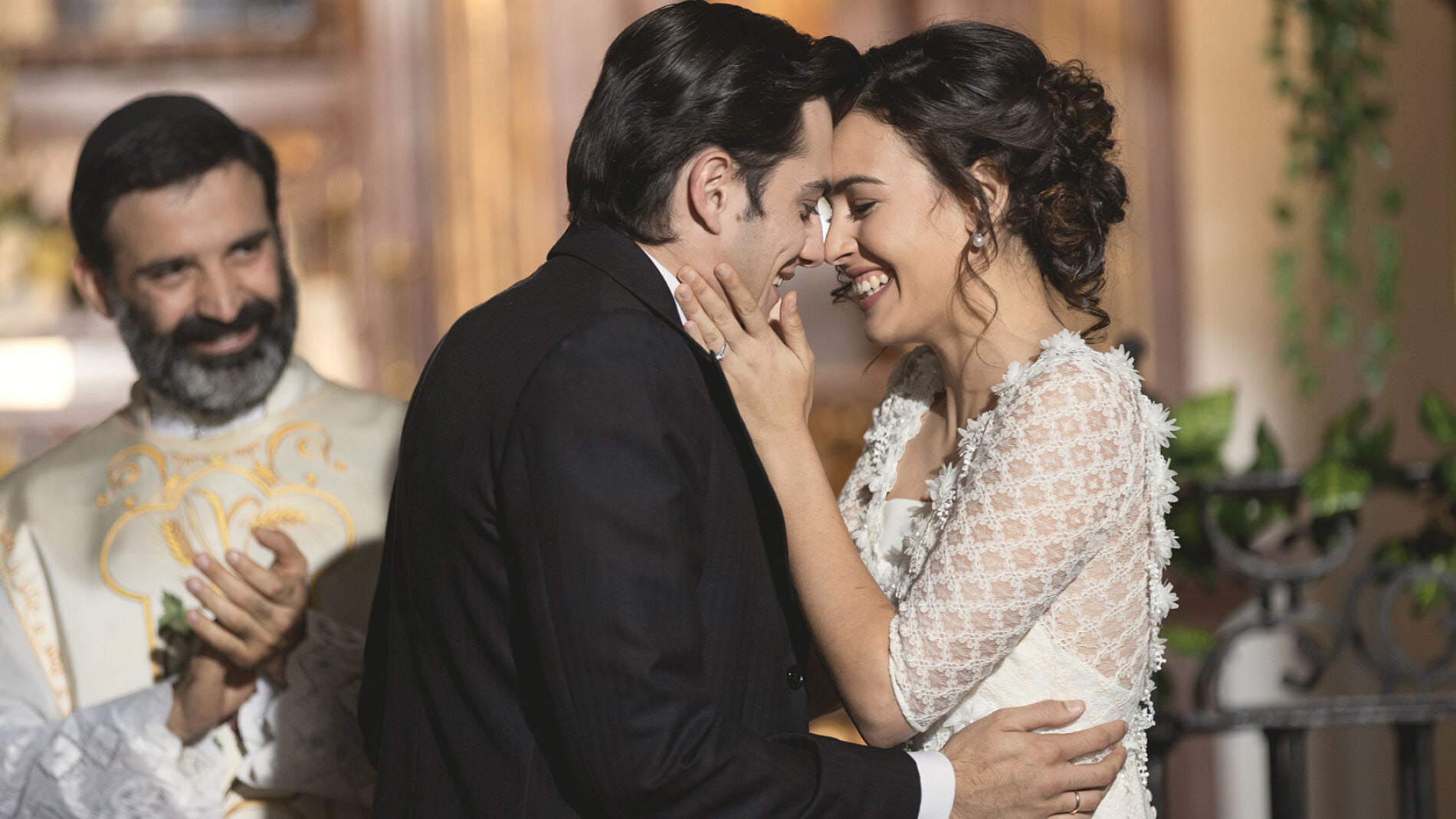'El secreto de Puente Viejo': Lola y Prudencio se dan el 's&iacute;, quiero' en la &uacute;ltima boda de Puente Viejo 