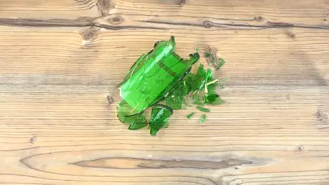 Así es como deberías recoger los cristales rotos del suelo y no perder ninguno Así es como deberías recoger los cristales rotos del suelo y no perder ninguno