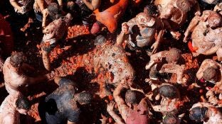 Imagen de la Tomatina de Bu&ntilde;ol