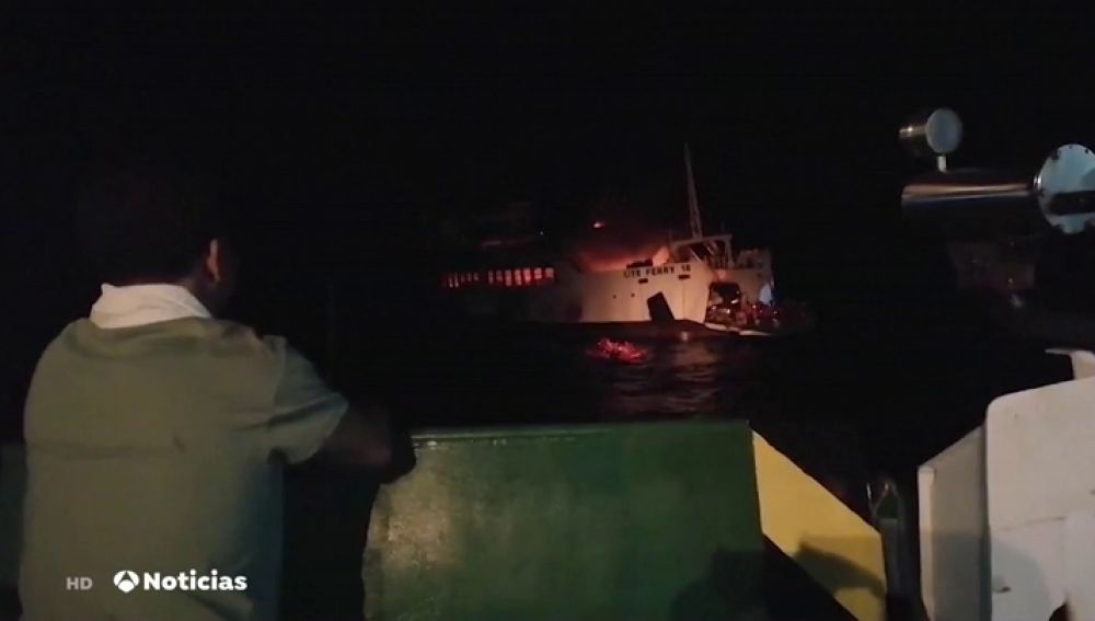 Se incendia un ferry con 150 personas a bordo en Filipinas