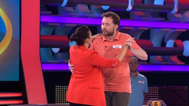 El divertido baile ente Silvia Abril y un concursante de ‘¡Ahora caigo!’