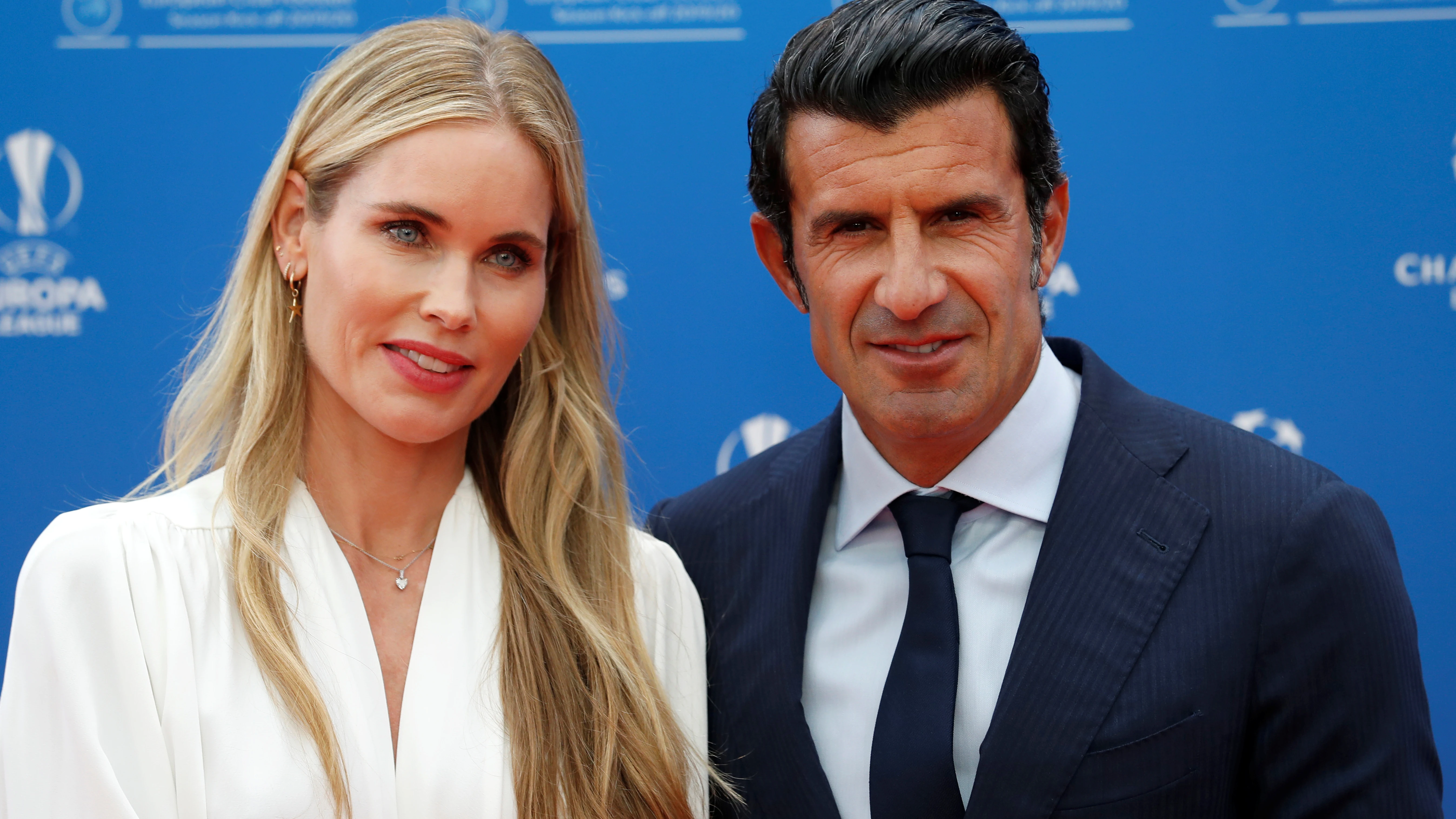 Luis Figo, junto a su esposa